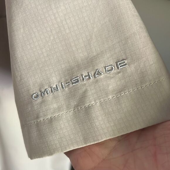 Columbia Man’s Khaki Short Sleeve Fishing Shirt Large - Picture 3 of 5